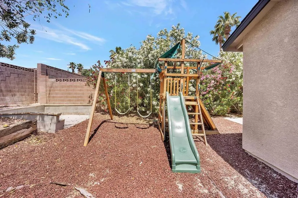 別荘 Centrally Located Spacious Vacation Hom 13 M Strip ラスベガス 米国