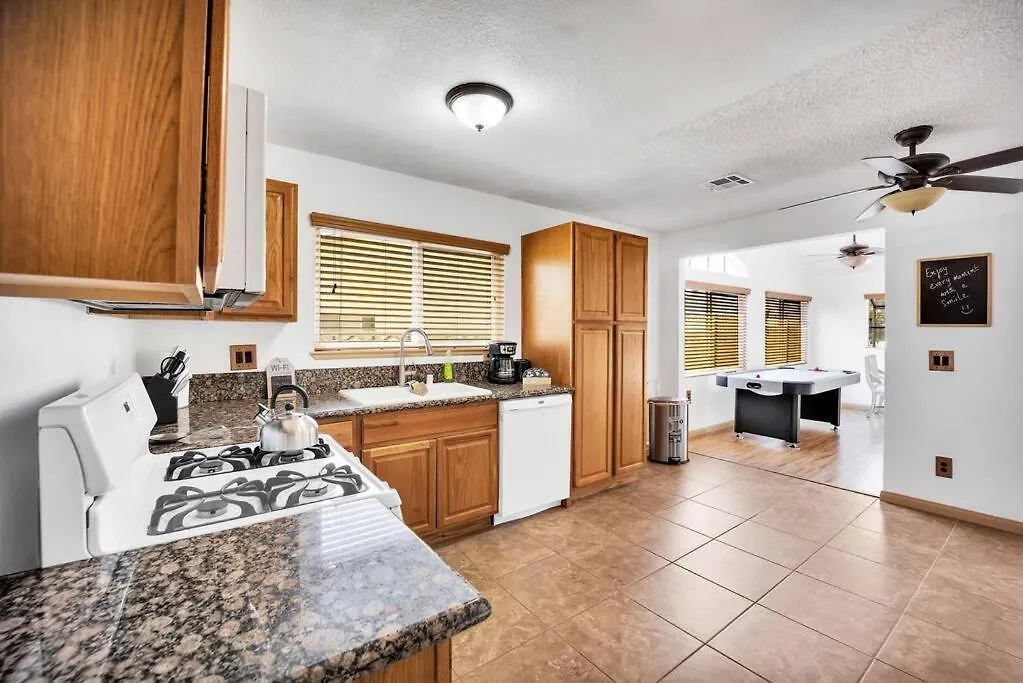 Centrally Located Spacious Vacation Hom 13 M Strip ラスベガス 米国